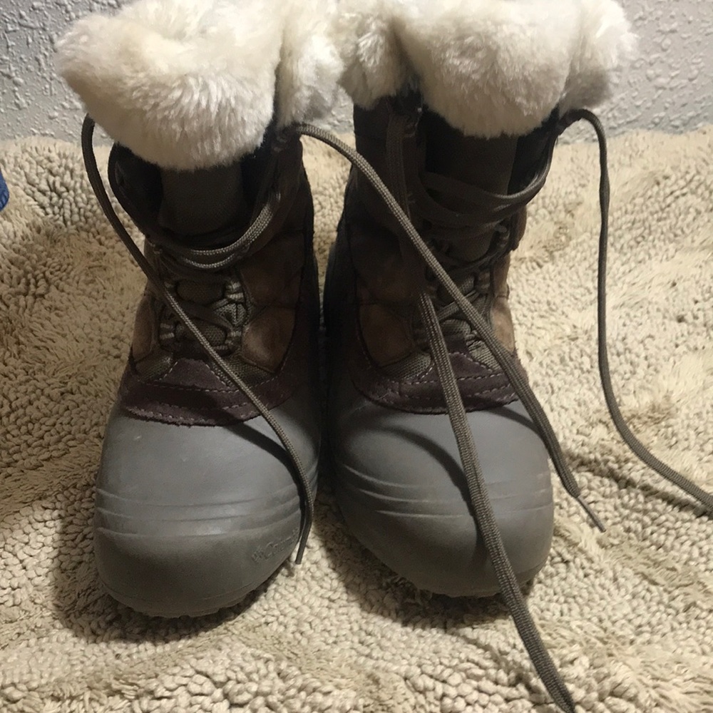 Brown Columbia snow boots.